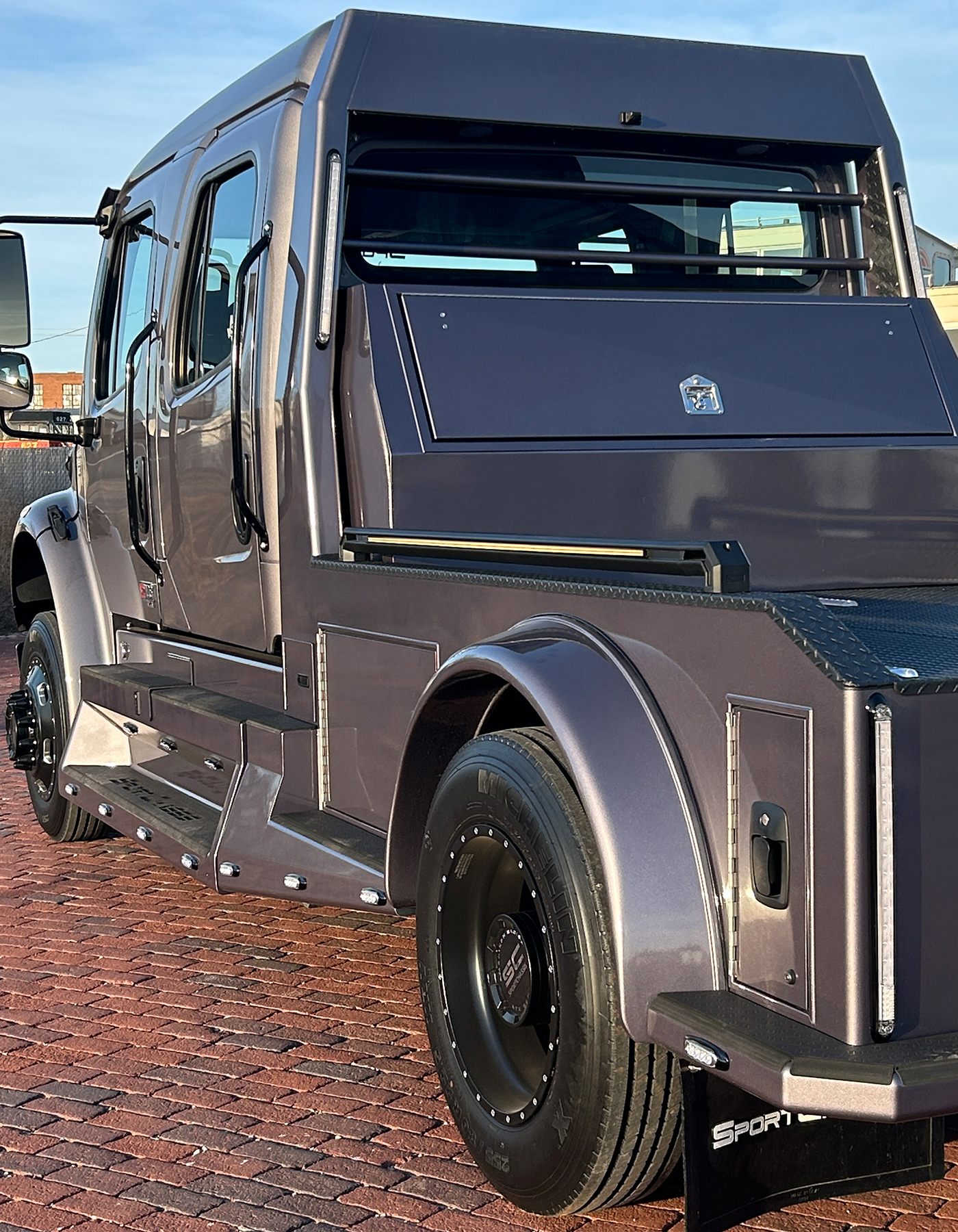 Custom SportChassis Exterior